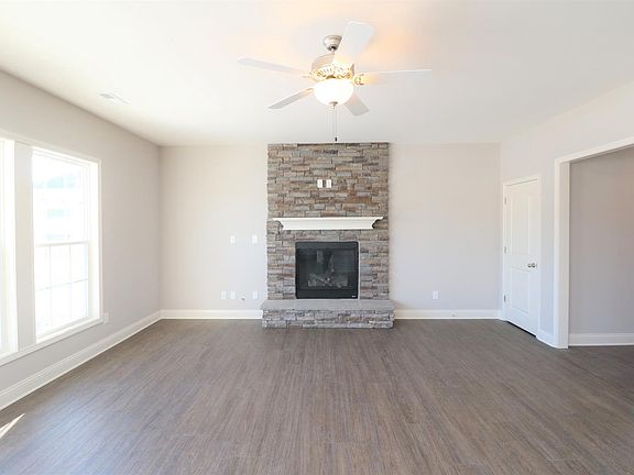 5th image of 451 Hastings Ln