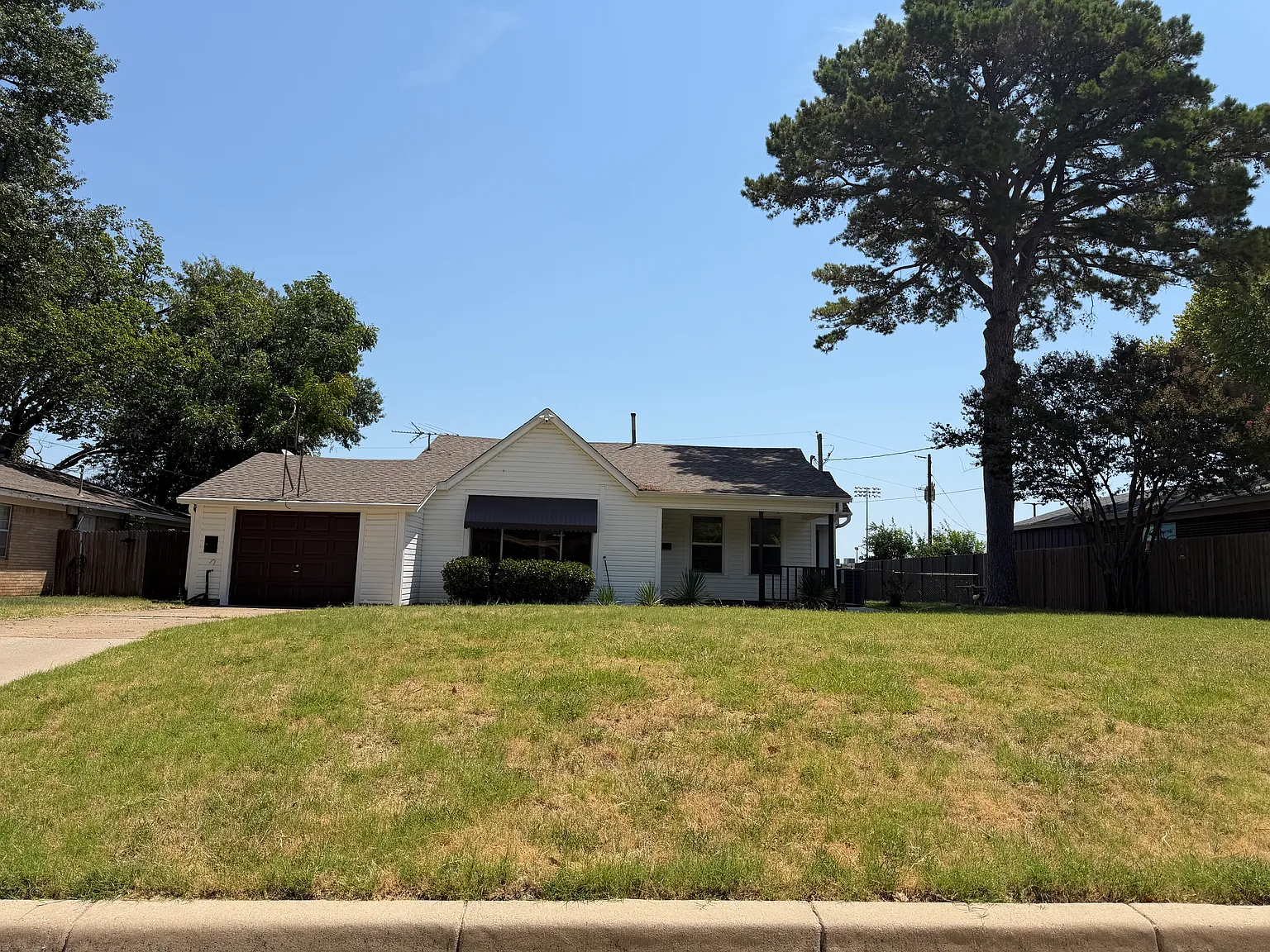 216 Priddy Ln — Photo 1