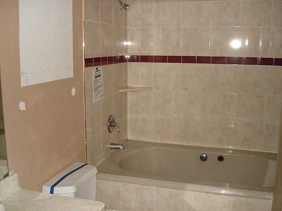 3rd image of 3426 Iroquois Dr
