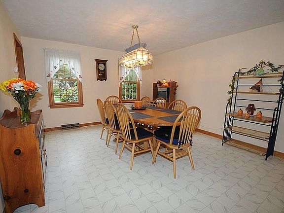 5th image of 45 Tarkin Hill Ln