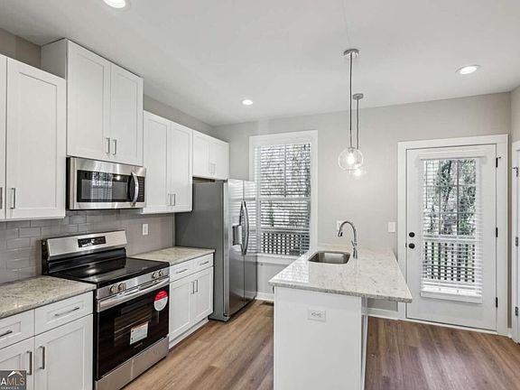 5th image of 1095 Tucker Ave #401