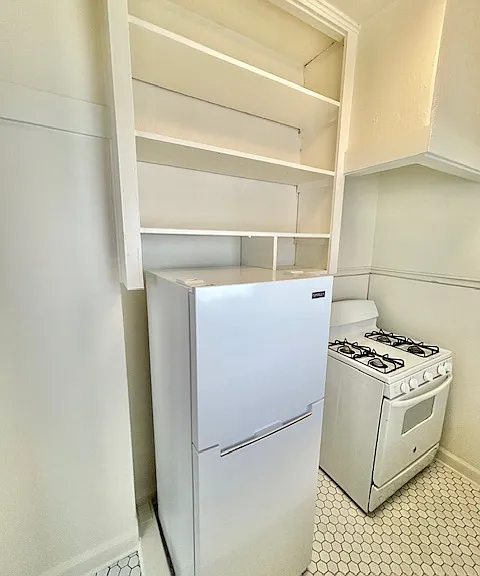 2004 C St #9 — Photo 7