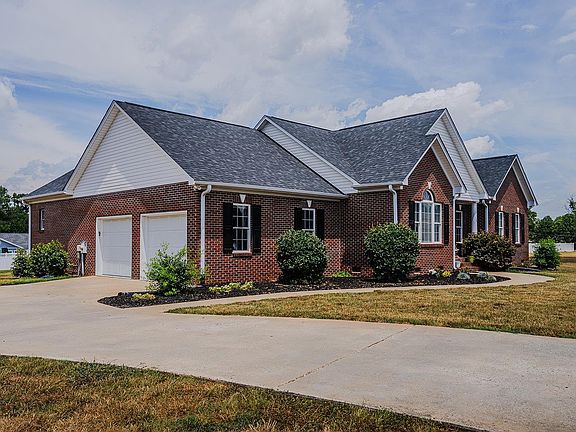 3rd image of 221 Farm Wind Rd