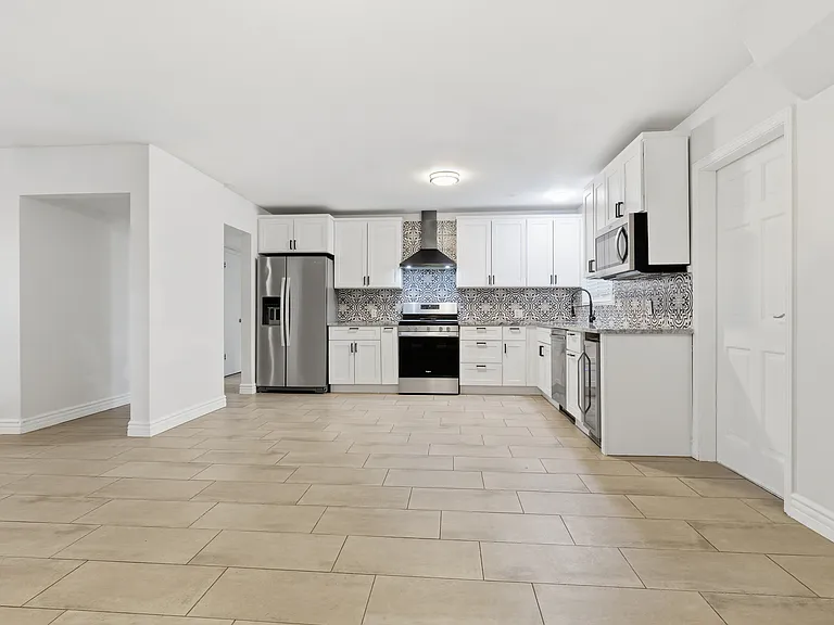 1901 N 48th Pl — Photo 8