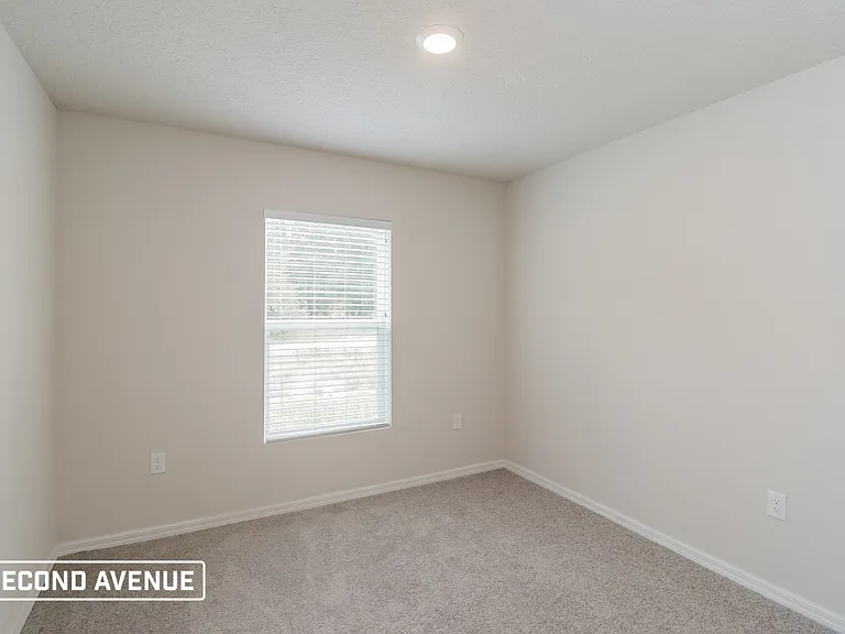 6690 N Roland Dr — Photo 11