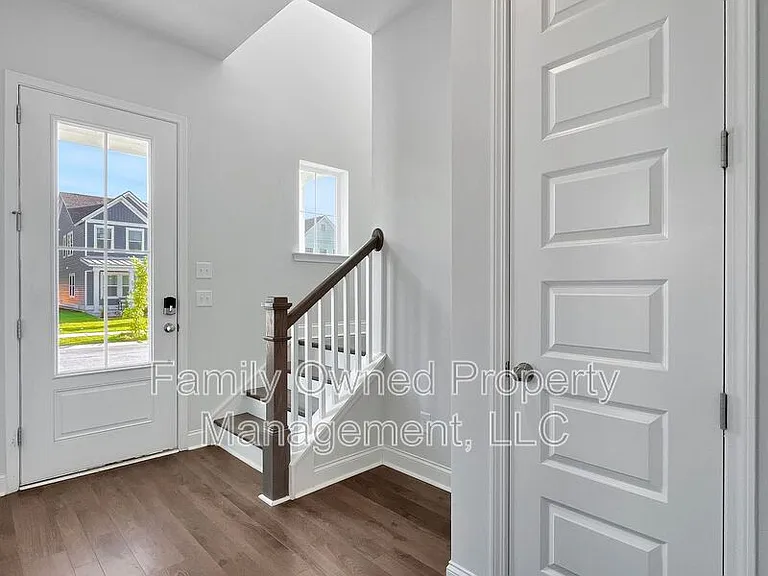420 W Respite Ln — Photo 5
