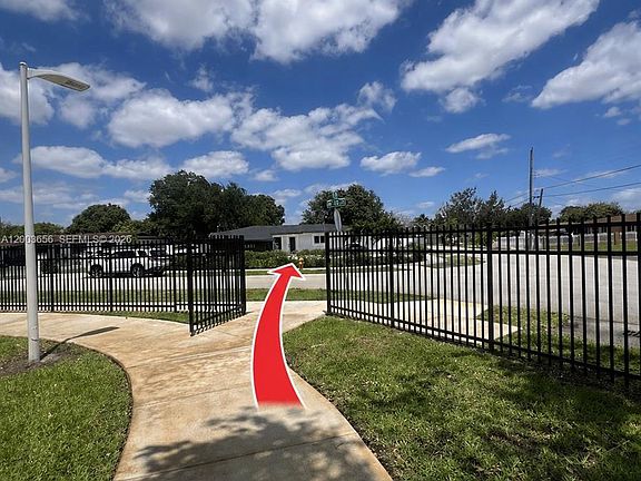 4th image of 2831 NW 189th St
