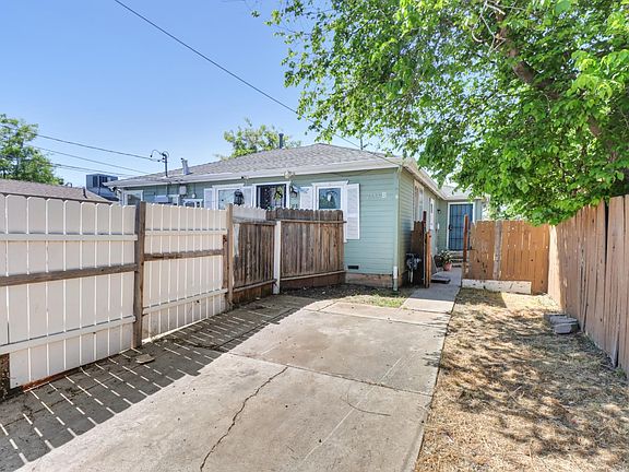 2nd image of 2585 Beaumont St