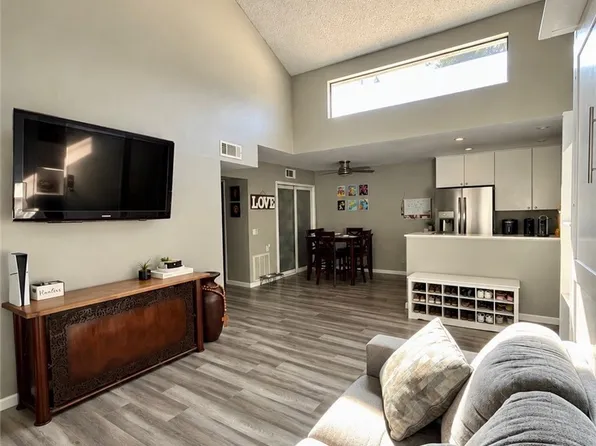 18804 Mandan St APT 814, Santa Clarita, CA 91351