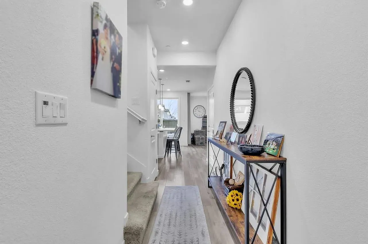 3 bed, 2.5 bath, 1784 sqft, $3,495 — Photo 4