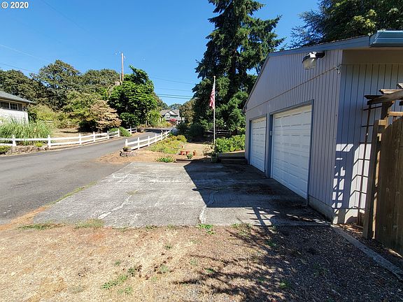 3rd image of 14525 SE Fairoaks Ave