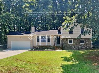 5046 Camden Ct SW, Lilburn, GA 30047