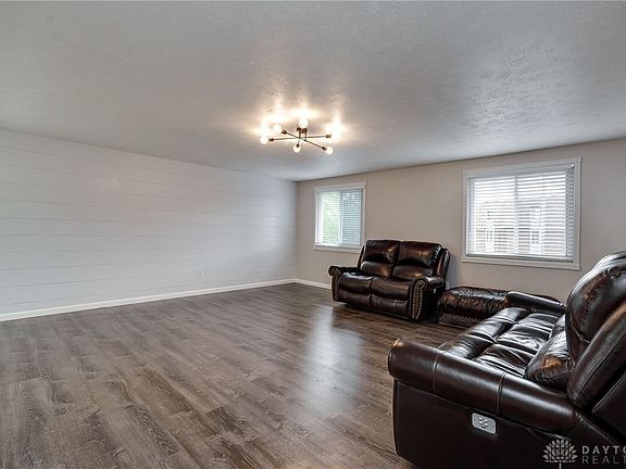 4th image of 1611 Villa South Dr