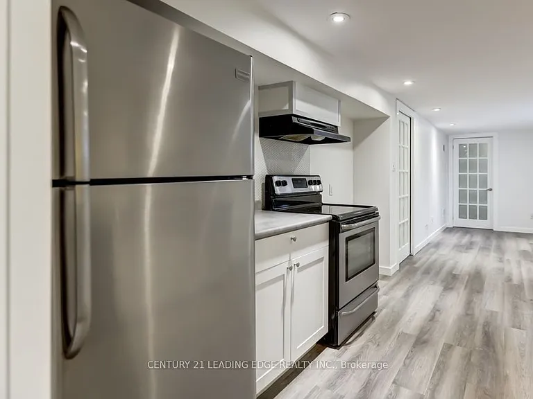 104 Leslie St #LOWER — Photo 5