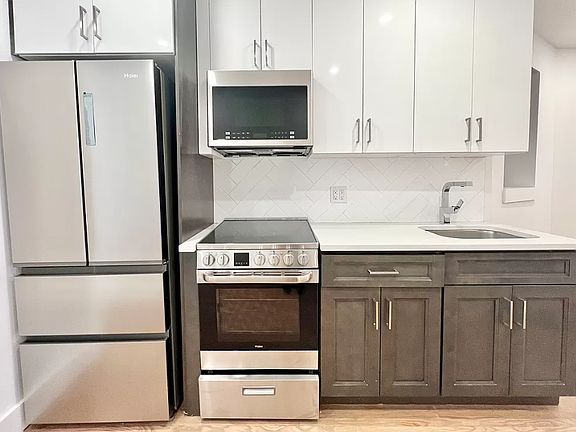 3rd image of 435 De Kalb Ave #2L