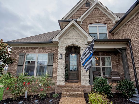 3rd image of 308 Ironwood Cir