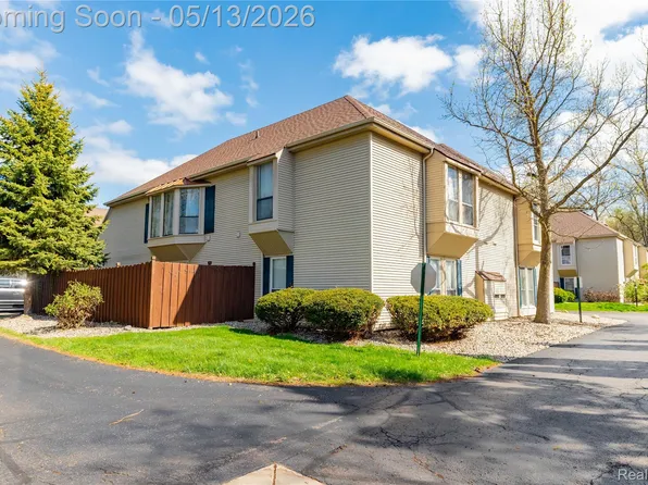 8127 Colony Dr APT 23, Grosse Ile, MI 48138
