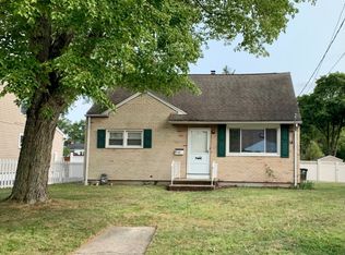 75 Hutchinson St, Clark, NJ 07066