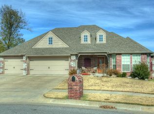 1904 E Laredo St, Broken Arrow, OK 74012