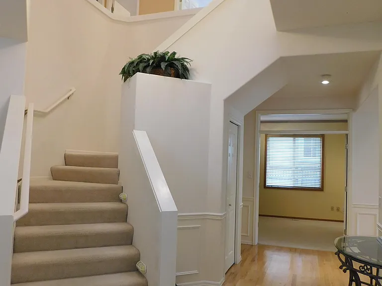 22934 SE 25th Pl — Photo 3