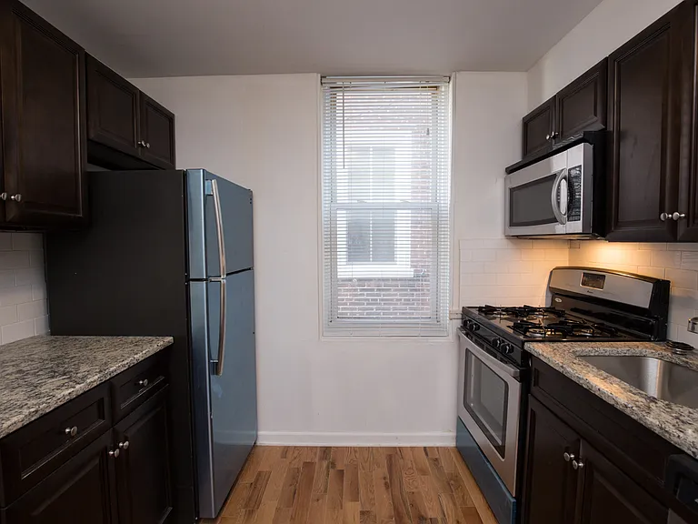 2731 Brown St #2F — Photo 10