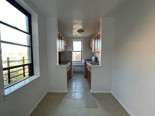 5th image of 140-55 Burden Cres #6D