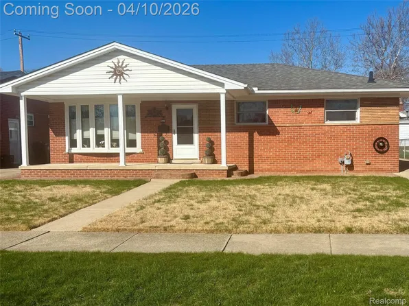 1772 Lakeview St, Trenton, MI 48183