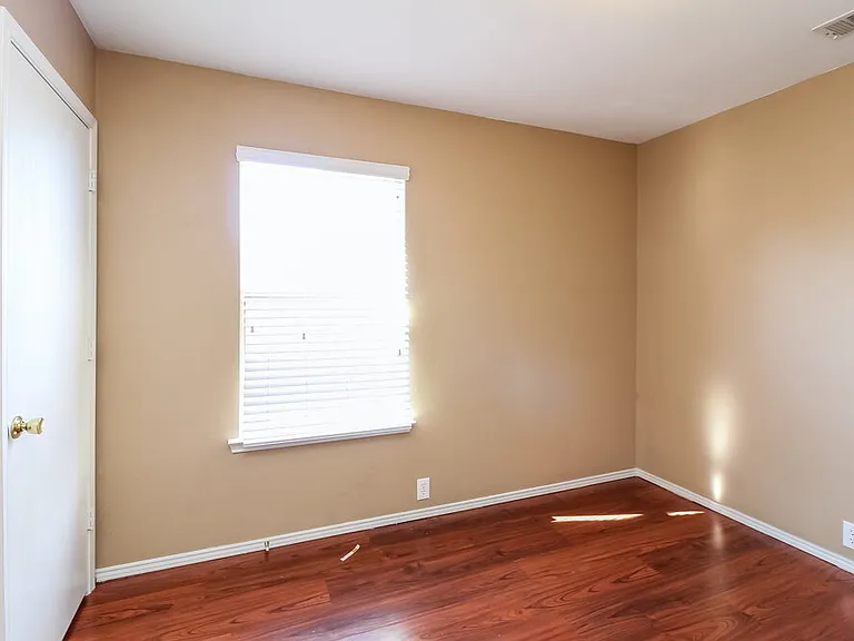 2204 Tailburton Ct — Photo 10