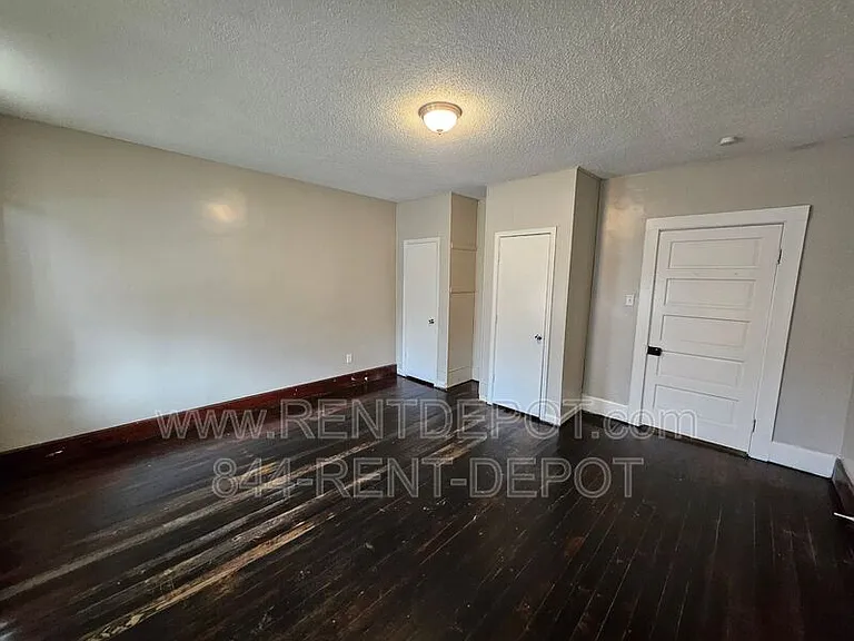 304 S Grand Ave — Photo 4