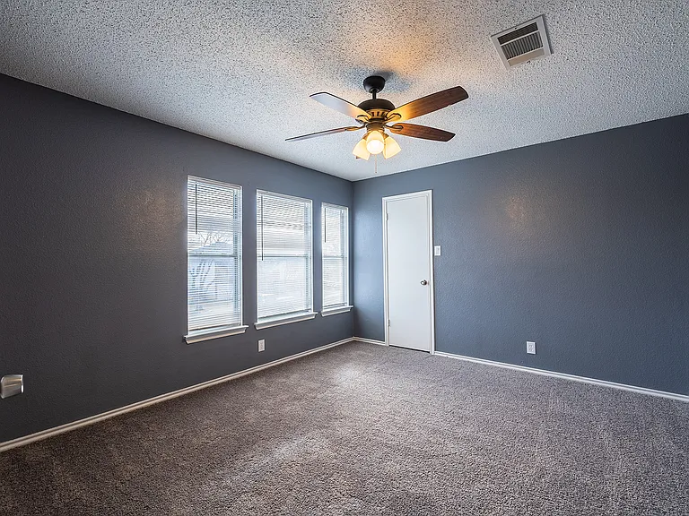 1240 Dexford Dr — Photo 16