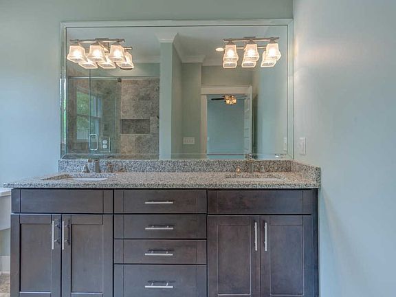 5th image of 417 Park Cir