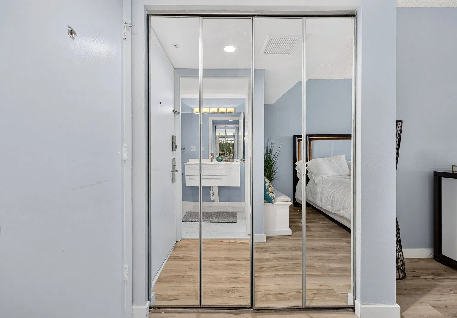 Oceanfront Sunny Isles Beach | Resort-Style Living | 3 To 6 Month Lease — Photo 3