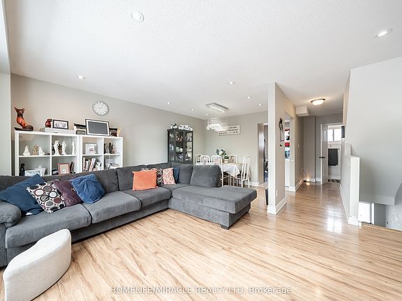 5th image of 150 Enderby Cres Unit 150