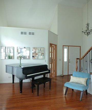 2nd image of 512 E Thornwood Dr