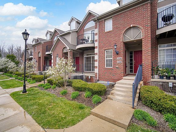 4th image of 220 W Oakbrook Dr