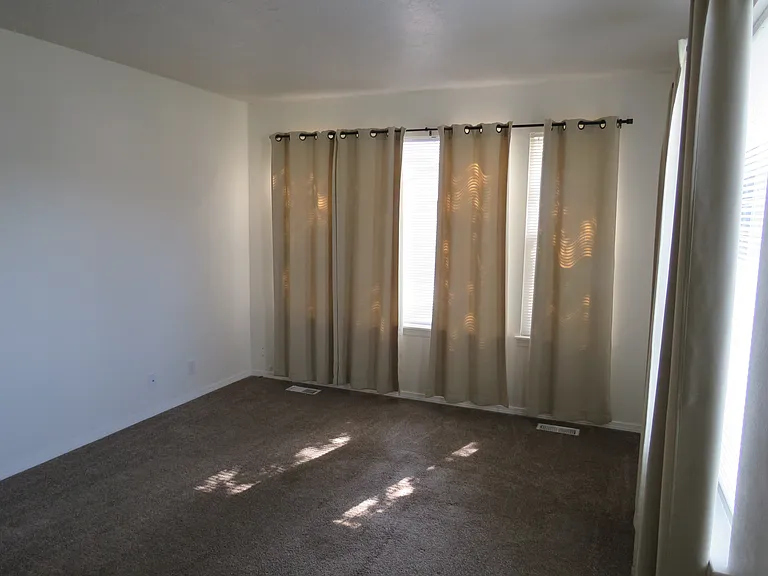 2112 S Longmont Ave — Photo 4