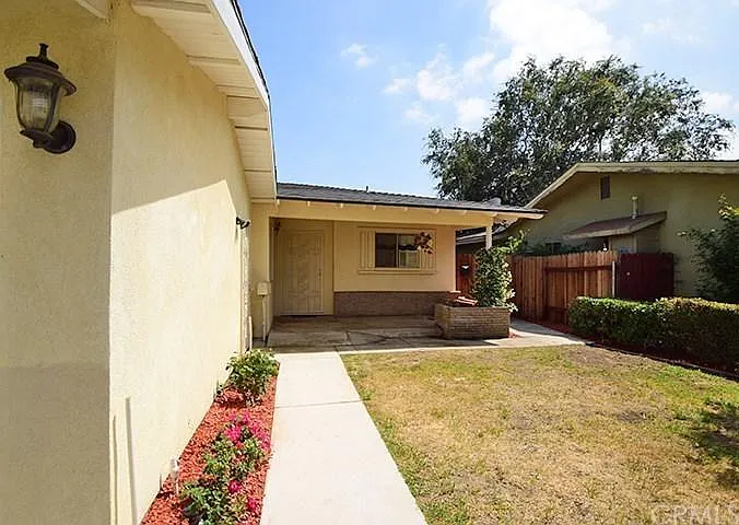 17585 Vine St — Photo 1