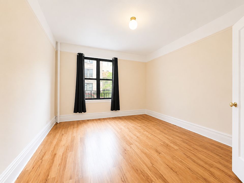 1st image of 3124 32nd St Bsmt 1