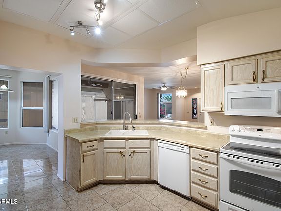 3rd image of 13714 W COUNTRYSIDE Drive