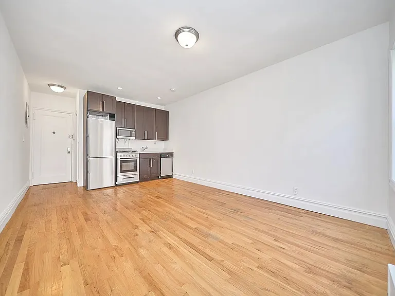 120 E 4th St #4B — Photo 3