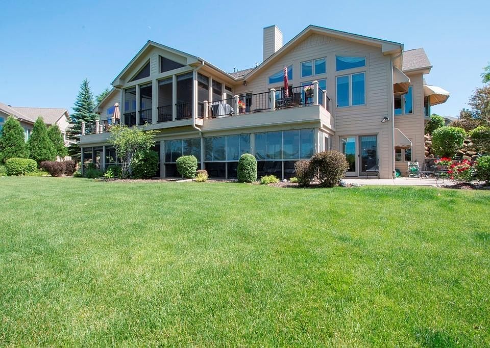 1st image of 582 Trevino Dr