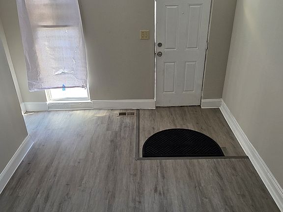 3rd image of 1828 W Lombard St