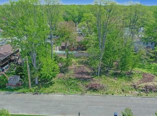 1711 Finderne St, Oakhurst, NJ 07755