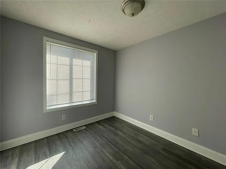 1001 Traymore Dr — Photo 10