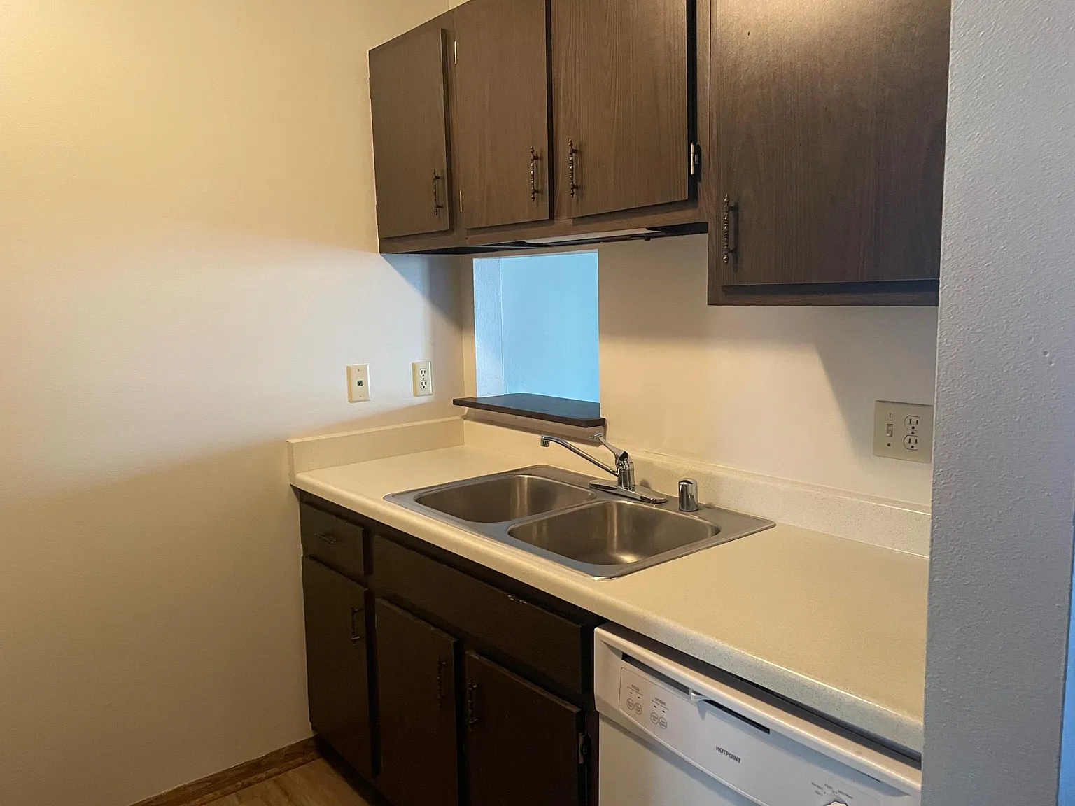 1 bed, 830 sqft, $1,050 — Photo 4