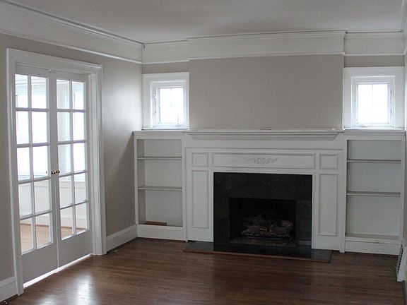 Living Room W/ Gas Fireplace
