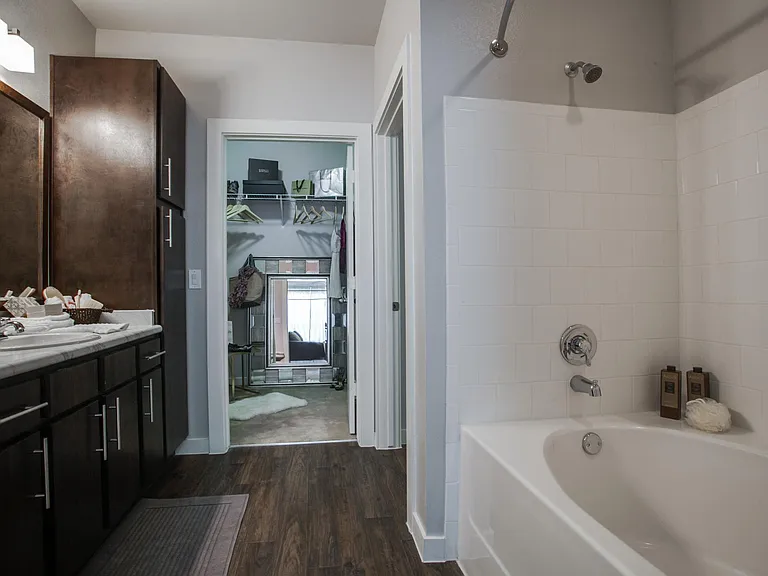 3455 Chapel Oaks Dr — Photo 4