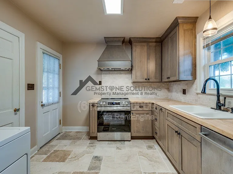 715 Hillsboro Rd — Photo 21