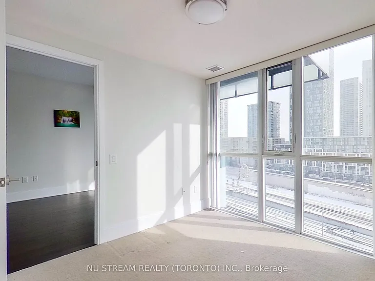 560 Front St W #829 — Photo 20