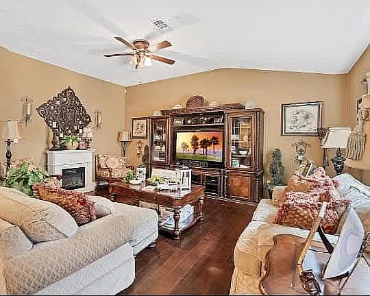 2nd image of 987 Collier Rd